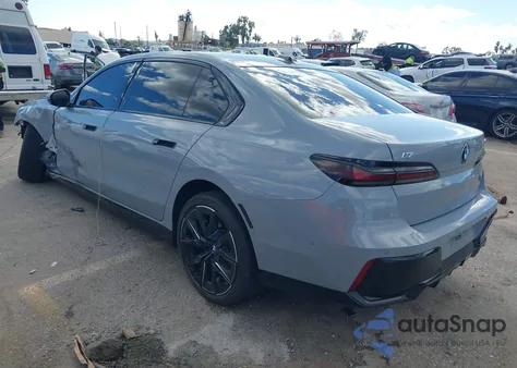 2023 BMW I7 xDrive60 z USA, uszkodzony, nr VIN WBY53EJ09PCN73592